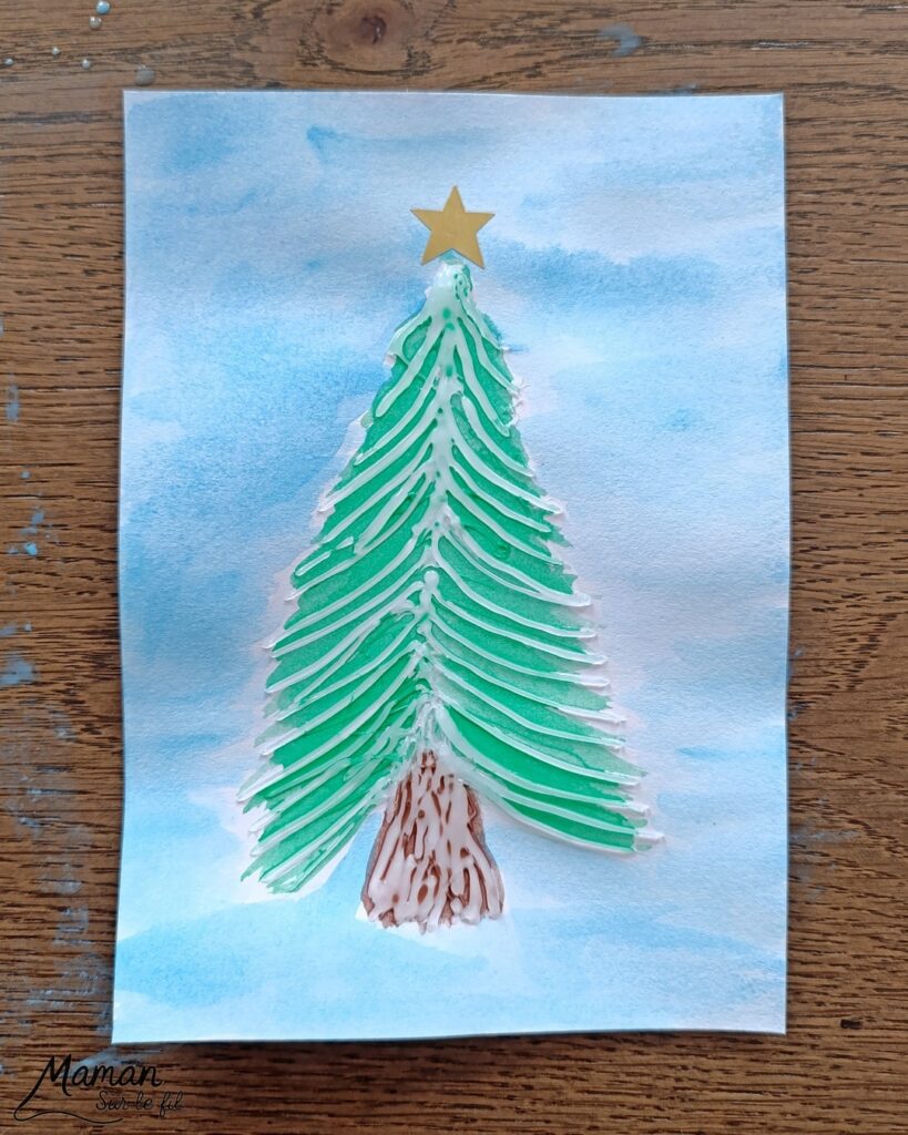 Peindre un sapin avec de la colle chaude : activité créative, peinture et manuelle enfants - Technique du pistolet à colle pour créer du volume - Mise en couleurs avec de la peinture type aquarelle - Bricolage DIY facile et rapide - Gommettes Etoile - Thème hiver, Noël, fêtes de fin d'année - Décoration DIY - Bricolage et décoration sympa et facile - Arts visuels maternelle et élémentaire - Cycles 1 et 2 - Créativité - tutoriel photos et vidéo - mslf