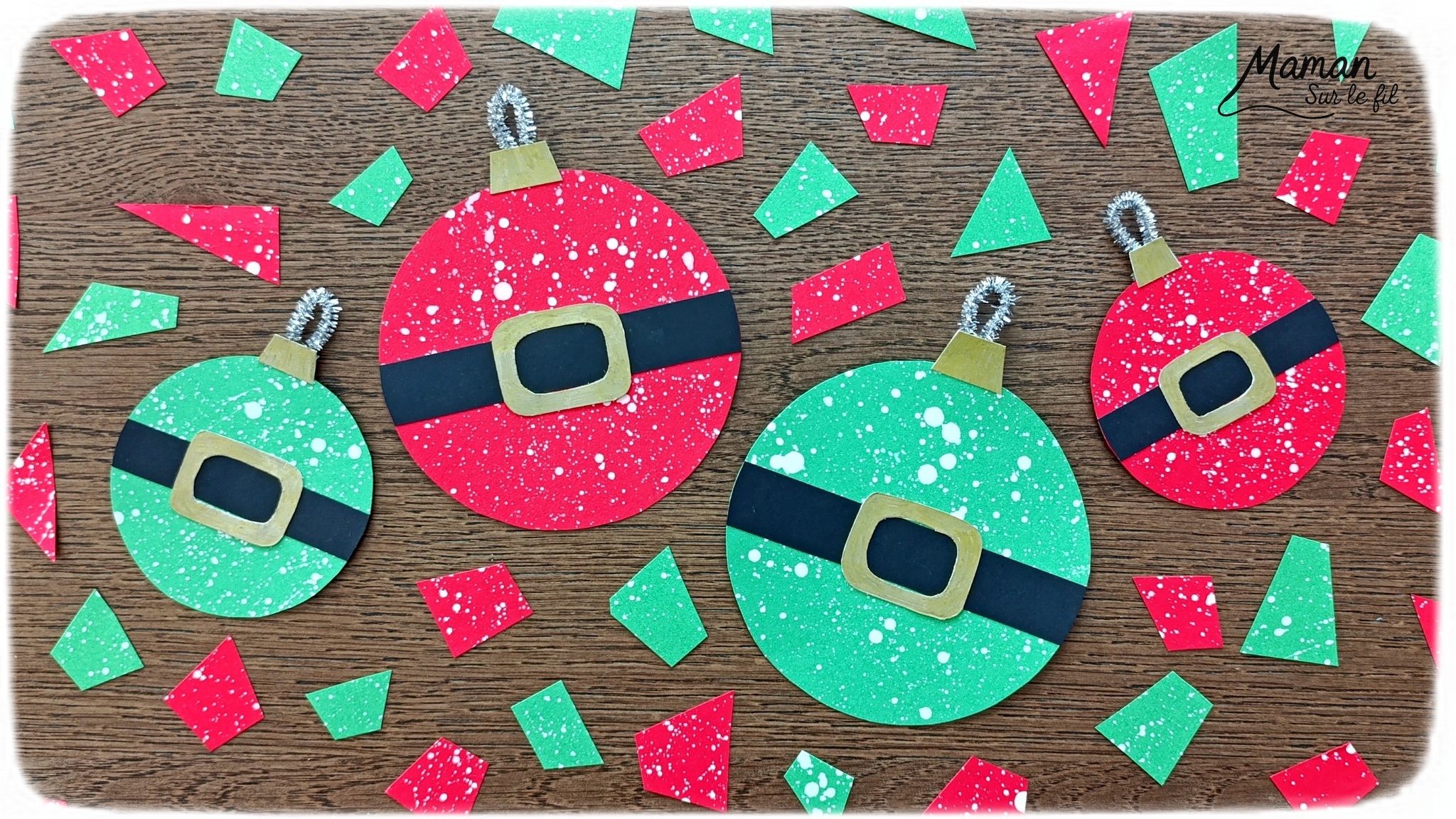 Créer des boules à suspendre façon Père Noël et Lutin : activité créative et manuelle enfants - Découpage et collage de papier -Peinture éclaboussée blanche - Géométrie, utilisation d'un compas, cercle - Feutre doré pour les détails de la ceinture - Fil chenille argenté pour accrocher les boules de Noël - Bricolage rigolo et décoration DIY et facile - Bricolage Fait maison, décoration - Thème Noël, fêtes de fin d'année, décorations pour le sapin, Lutins du père Noêl - Bricolage sympa et facile - Arts visuels Maternelle et cycle 2 - Maternelle et élémentaire - Créativité - Cycle 1 ou 2 - tutoriel photos - mslf