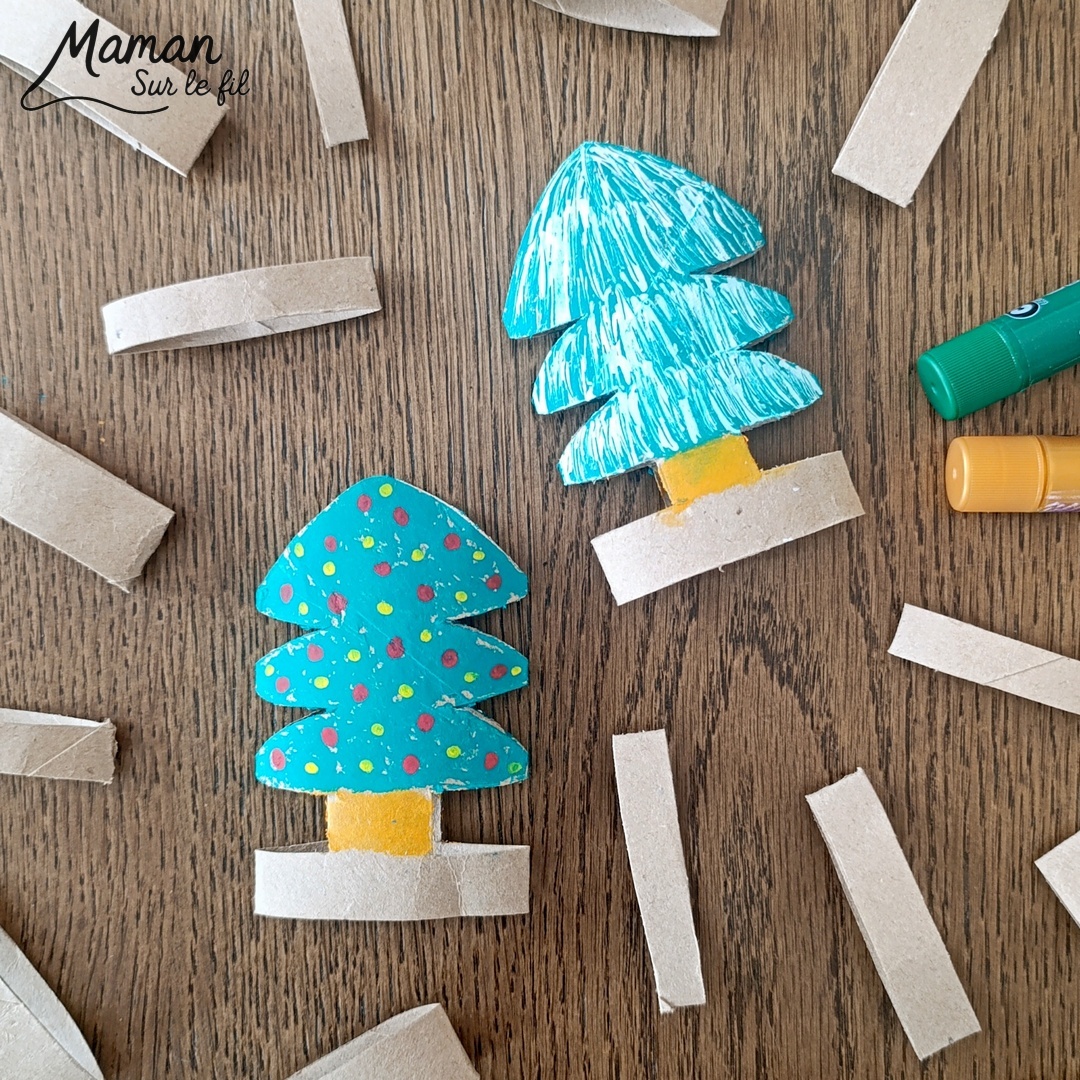 Fabriquer des sapins recto-verso entre hiver et Noël : activité créative, récup', peinture et manuelle enfants - Recyclage, surcyclage de rouleaux de papier toilette PQ en carton - - Peinture avec de la gouache en stick - Vert et doré - Dessin et graphismes aux marqueurs Peinture : blanc pour l'hiver et la neige au recto, boules rouge et jaune pour Noël au verso - Décorer le sapin de Noël - Bricolage DIY facile et rapide - Thème hiver, Noël, fêtes de fin d'année - Décoration DIY - Bricolage et décoration sympa et facile - Arts visuels maternelle et élémentaire - Cycles 1 et 2 - Créativité - tutoriel photos et vidéo - mslf