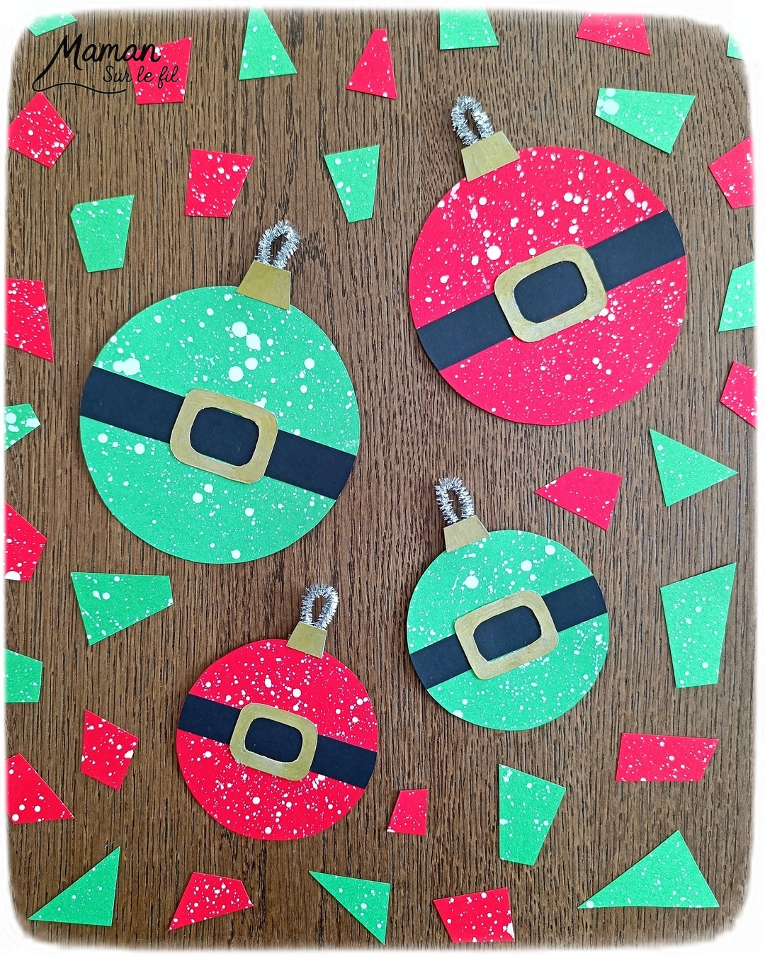 Créer des boules à suspendre façon Père Noël et Lutin : activité créative et manuelle enfants - Découpage et collage de papier -Peinture éclaboussée blanche - Géométrie, utilisation d'un compas, cercle - Feutre doré pour les détails de la ceinture - Fil chenille argenté pour accrocher les boules de Noël - Bricolage rigolo et décoration DIY et facile - Bricolage Fait maison, décoration - Thème Noël, fêtes de fin d'année, décorations pour le sapin, Lutins du père Noêl - Bricolage sympa et facile - Arts visuels Maternelle et cycle 2 - Maternelle et élémentaire - Créativité - Cycle 1 ou 2 - tutoriel photos - mslf