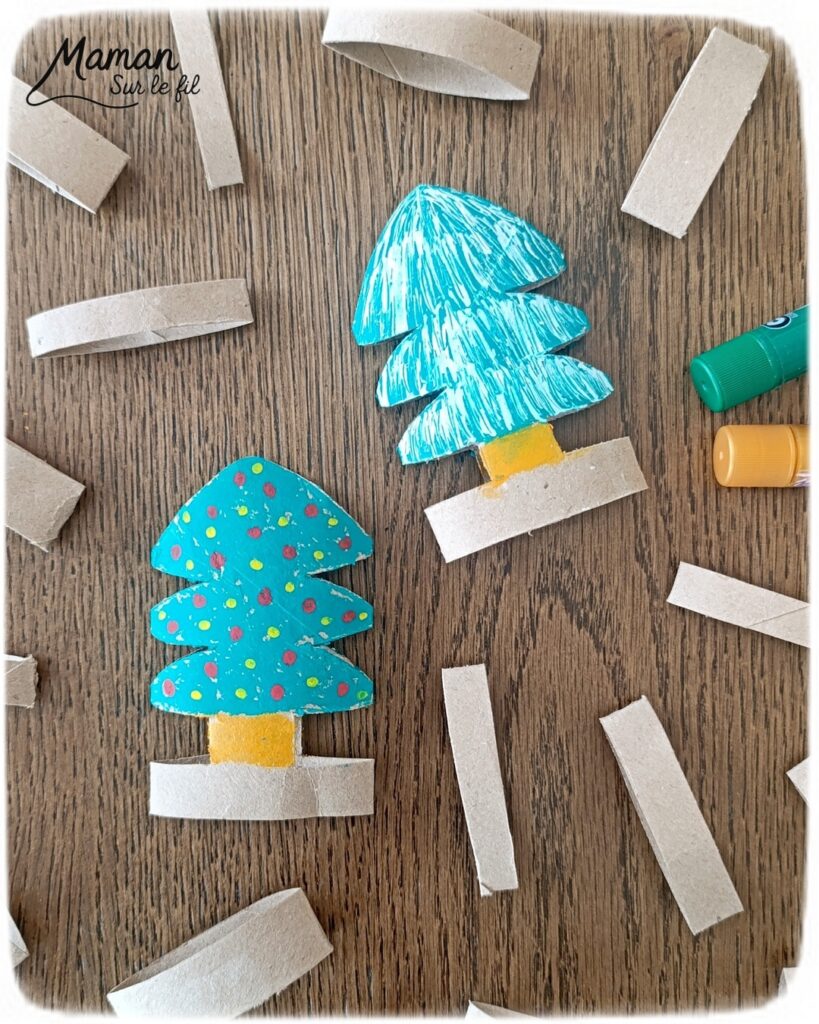 Fabriquer des sapins recto-verso entre hiver et Noël : activité créative, récup', peinture et manuelle enfants - Recyclage, surcyclage de rouleaux de papier toilette PQ en carton - - Peinture avec de la gouache en stick - Vert et doré - Dessin et graphismes aux marqueurs Peinture : blanc pour l'hiver et la neige au recto, boules rouge et jaune pour Noël au verso - Décorer le sapin de Noël - Bricolage DIY facile et rapide - Thème hiver, Noël, fêtes de fin d'année - Décoration DIY - Bricolage et décoration sympa et facile - Arts visuels maternelle et élémentaire - Cycles 1 et 2 - Créativité - tutoriel photos et vidéo - mslf
