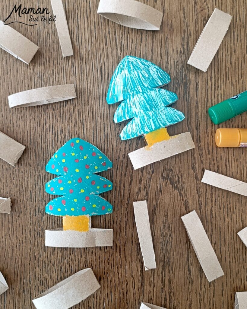 Fabriquer des sapins recto-verso entre hiver et Noël : activité créative, récup', peinture et manuelle enfants - Recyclage, surcyclage de rouleaux de papier toilette PQ en carton - - Peinture avec de la gouache en stick - Vert et doré - Dessin et graphismes aux marqueurs Peinture : blanc pour l'hiver et la neige au recto, boules rouge et jaune pour Noël au verso - Décorer le sapin de Noël - Bricolage DIY facile et rapide - Thème hiver, Noël, fêtes de fin d'année - Décoration DIY - Bricolage et décoration sympa et facile - Arts visuels maternelle et élémentaire - Cycles 1 et 2 - Créativité - tutoriel photos et vidéo - mslf