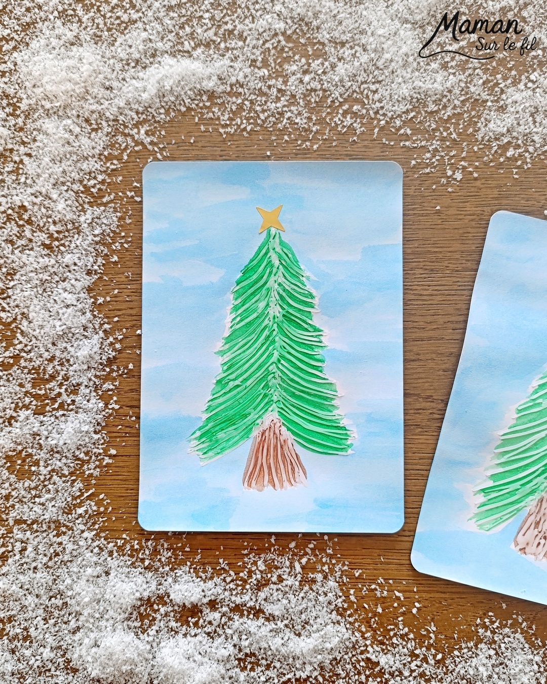 Peindre un sapin avec de la colle chaude : activité créative, peinture et manuelle enfants - Technique du pistolet à colle pour créer du volume - Mise en couleurs avec de la peinture type aquarelle - Bricolage DIY facile et rapide - Gommettes Etoile - Thème hiver, Noël, fêtes de fin d'année - Décoration DIY - Bricolage et décoration sympa et facile - Arts visuels maternelle et élémentaire - Cycles 1 et 2 - Créativité - tutoriel photos et vidéo - mslf