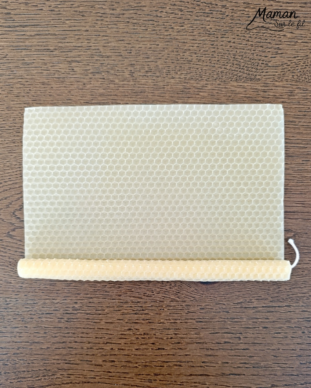 Fabriquer des bougies DIY en cire d'abeilles : activité créative et manuelle enfants - Décoration faite maison grâce à un kit créatif tout compris - A faire toute l'année, thèmes variés abordés : hiver, automne pour le côté cocooning, printemps pour un thème sur les abeilles et les insectes - Sensoriel avec une bonne odeur, motricité fine - Bricolage joli et décoration DIY et facile - Bricolage Fait maison, décoration - Thème Noël, fêtes de fin d'année, décorations pour la maison, insectes et petites bêtes - Bricolage sympa et facile - Arts visuels Maternelle et cycle 2 - Maternelle et élémentaire - Créativité - Cycle 1 ou 2 - tutoriel photos - mslf