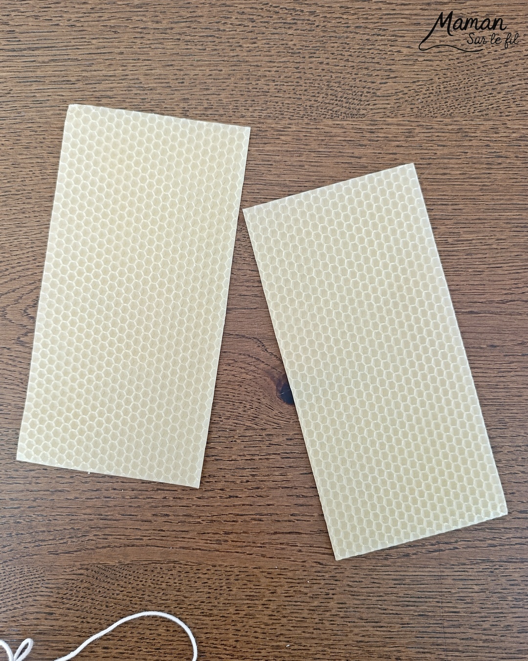 Fabriquer des bougies DIY en cire d'abeilles : activité créative et manuelle enfants - Décoration faite maison grâce à un kit créatif tout compris - A faire toute l'année, thèmes variés abordés : hiver, automne pour le côté cocooning, printemps pour un thème sur les abeilles et les insectes - Sensoriel avec une bonne odeur, motricité fine - Bricolage joli et décoration DIY et facile - Bricolage Fait maison, décoration - Thème Noël, fêtes de fin d'année, décorations pour la maison, insectes et petites bêtes - Bricolage sympa et facile - Arts visuels Maternelle et cycle 2 - Maternelle et élémentaire - Créativité - Cycle 1 ou 2 - tutoriel photos - mslf