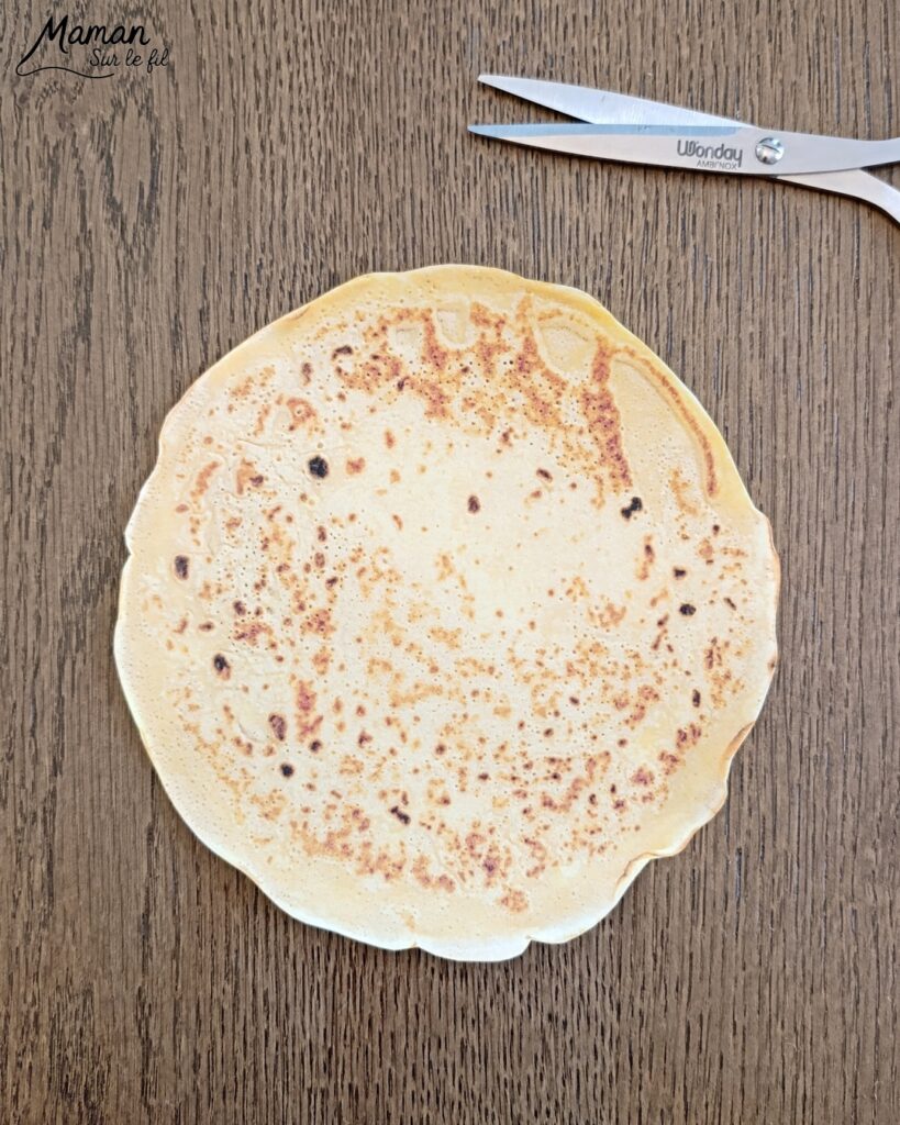 Décore ta crêpe comme un visage : Jeu pour la Chandeleur : activité créative et manuelle enfants - PDF gratuit - Printable à télécharger gratuitement - Découpage, collage, imagination - Différents modèles de crêpes et multiples ingrédients pour cheveux, yeux, nez, bouche (fruits, chocolat, crème fouettée, confiture, miel sucre - Bricolage facile, mignon et rigolo - Thème Hiver, Chandeleur, goûters rigolos, gourmandises sucrées - Bricolage et décoration sympa et facile - Arts visuels maternelle et élémentaire - Cycles 1 et 2 - Créativité - tutoriel photos - mslf