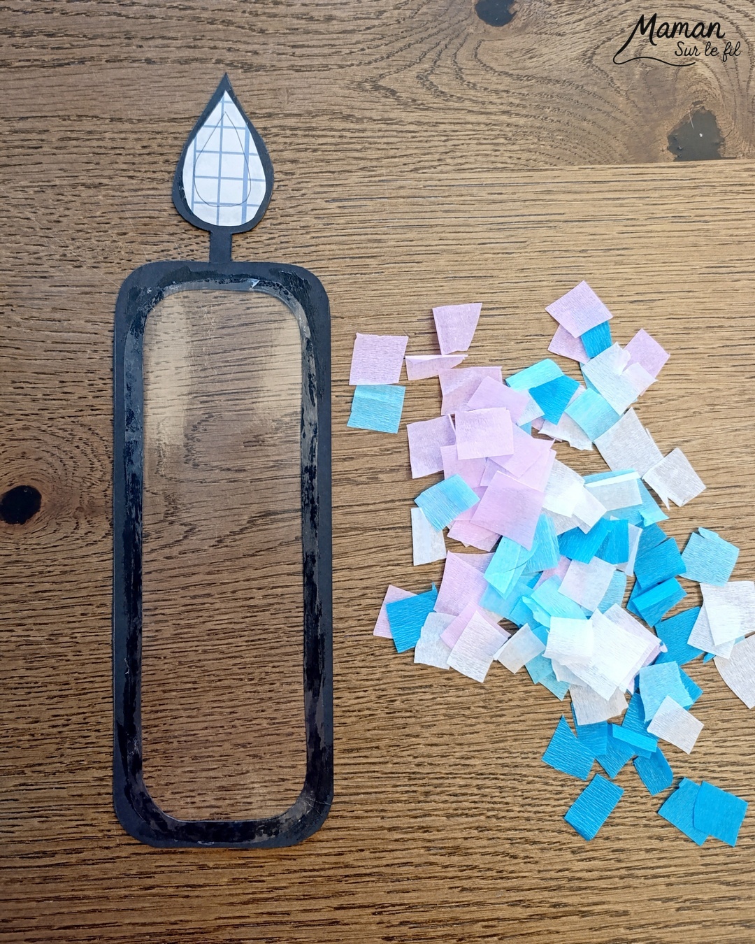 Créer des bougies hivernales en papier crépon, façon attrape-soleil : activité créative et manuelle enfants - Découpage et collage de papier - Utilisation de papier autocollant et transparent pour la couverture des livres - Mosaïque avec des carrés de papier crépon - Transparence pour un effet attrape-soleil - Contraste avec couleurs hivernales - Bricolage joli et décoration DIY et facile - Parfait pour les mains des plus petits - Bricolage Fait maison, décoration - Thème Noël, fêtes de fin d'année, cartes de voeux, hiver, cocooning, anniversaire - Bricolage sympa et facile - Arts visuels Maternelle et cycle 2 - Maternelle et élémentaire - Créativité - Cycle 1 ou 2 - tutoriel photos et vidéo - mslf