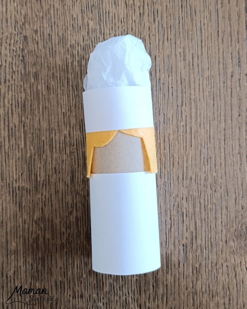 Fabriquer un cuisinier qui fait des crêpes pour la Chandeleur : activité créative, récup' et manuelle enfants - Recyclage, surcyclage de rouleau de papier toilette, PQ, en carton - Papier, feutrine pour les cheveux, papier de soie pour la toque - Dessin - Boulanger en action - Bricolage facile, mignon et rigolo - Thème Hiver, Chandeleur, goûters rigolos, gourmandises sucrées - Bricolage et décoration sympa et facile - Arts visuels maternelle et élémentaire - Cycles 1 et 2 - Créativité - tutoriel photos - mslf