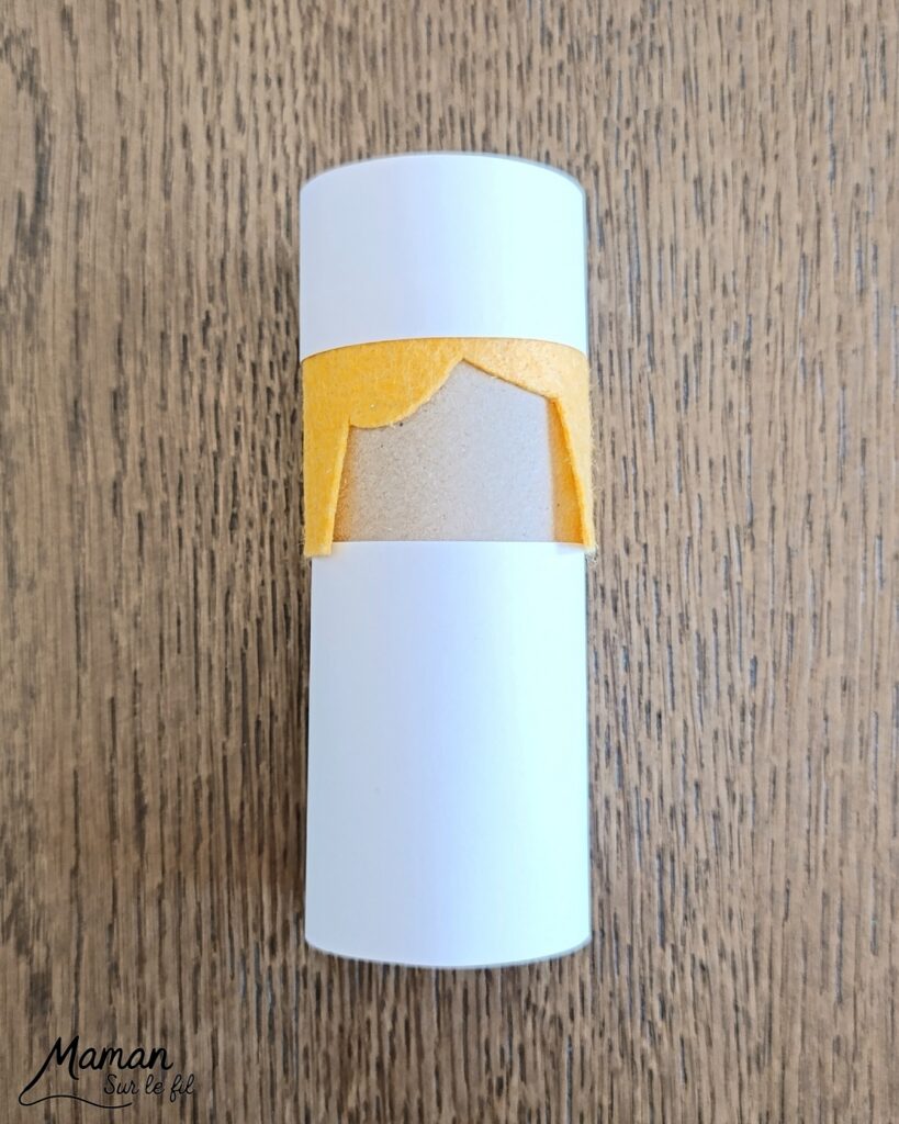 Fabriquer un cuisinier qui fait des crêpes pour la Chandeleur : activité créative, récup' et manuelle enfants - Recyclage, surcyclage de rouleau de papier toilette, PQ, en carton - Papier, feutrine pour les cheveux, papier de soie pour la toque - Dessin - Boulanger en action - Bricolage facile, mignon et rigolo - Thème Hiver, Chandeleur, goûters rigolos, gourmandises sucrées - Bricolage et décoration sympa et facile - Arts visuels maternelle et élémentaire - Cycles 1 et 2 - Créativité - tutoriel photos - mslf