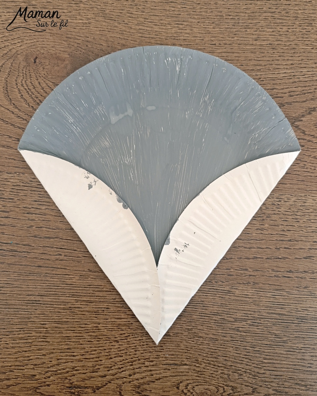 Fabriquer un loup avec une assiette en carton et présentation des magazines Salamandre : activité créative, récup' et manuelle et lecture enfants - Recyclage, surcyclage d'une assiette en carton - Peinture et bricolage simple - Découpage et collage de papier - Magazines Salamandre parfaits pour les petits amoureux de la nature et des animaux - 3 version pour tout âge - Complet et qualitatif - Reportages, belles photos, BD, jeux, activités manuelles... - Bricolage et décoration DIY et facile - Bricolage Fait maison, décoration - Thème hiver, animaux de la montage, de la forêt, nature - Bricolage sympa et facile - Arts visuels Maternelle et cycle 2 - Maternelle et élémentaire - Créativité et lecture jeunesse - Cycle 1 ou 2 - tutoriel photos - mslf