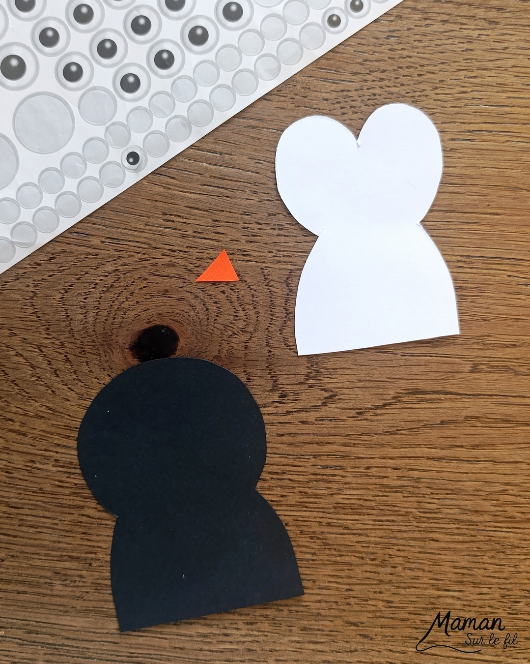 Fabriquer un manchot qui se cache à volonté dans une moufle : activité créative et manuelle enfants - Bricolage rigolo à manipuler comme une marionnette - Découpage et collage de papier - Scotch pour fixer le pic à brochettes ou bâtonnet de bois - Le pingouin peut se cacher et apparaitre à volonté dans la moufle - Bricolage et décoration DIY et facile - Bricolage Fait maison, décoration - Thème hiver, froid, neige, animaux du froid, de la banquise, des pôles, vêtements - Bricolage sympa et facile - Arts visuels Maternelle et cycle 2 - Maternelle et élémentaire - Créativité - Cycle 1 ou 2 - tutoriel photos et vidéo - mslf