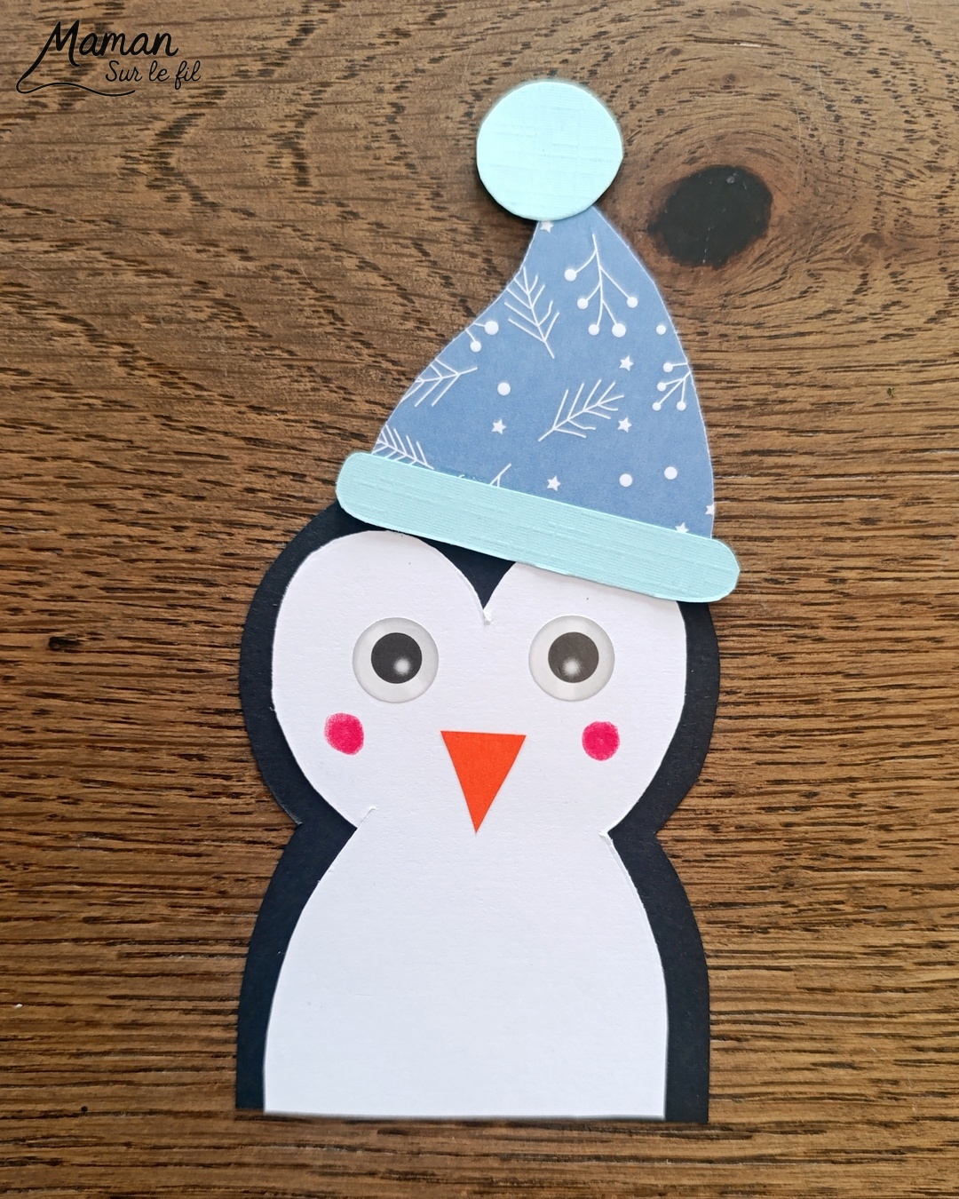 Fabriquer un manchot qui se cache à volonté dans une moufle : activité créative et manuelle enfants - Bricolage rigolo à manipuler comme une marionnette - Découpage et collage de papier - Scotch pour fixer le pic à brochettes ou bâtonnet de bois - Le pingouin peut se cacher et apparaitre à volonté dans la moufle - Bricolage et décoration DIY et facile - Bricolage Fait maison, décoration - Thème hiver, froid, neige, animaux du froid, de la banquise, des pôles, vêtements - Bricolage sympa et facile - Arts visuels Maternelle et cycle 2 - Maternelle et élémentaire - Créativité - Cycle 1 ou 2 - tutoriel photos et vidéo - mslf