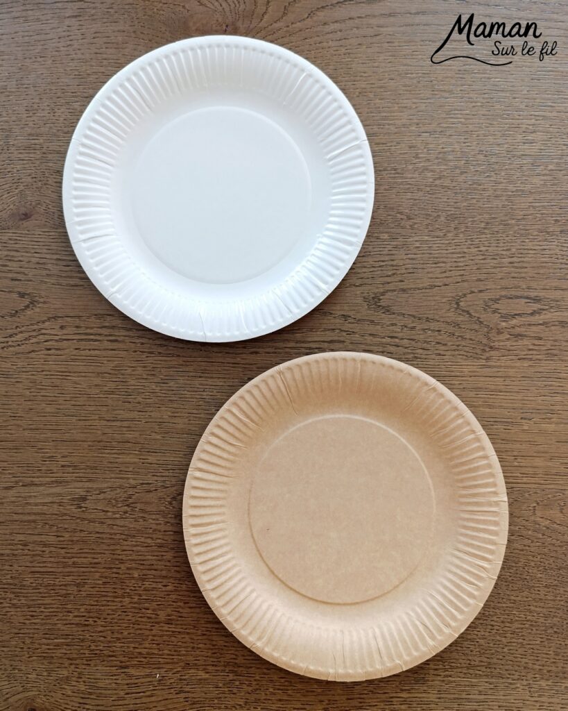 Retourne la crêpe : Jeu DIY pour la Chandeleur : activité créative, récup' et manuelle enfants - Crêpes et poêle fabriquées avec des assiettes en carton - Découpage, peinture- dessin - Bricolage pour la dinette et jeu pour travailler la motricité : cuis et retourne la crêpe avec la poêle - Jeu fait maison- Bricolage facile, mignon et rigolo - Thème Hiver, Chandeleur, goûters rigolos, gourmandises sucrées, anniversaires - Bricolage et décoration sympa et facile - Arts visuels maternelle et élémentaire - Cycles 1 et 2 - Créativité - tutoriel photos et vidéo - mslf