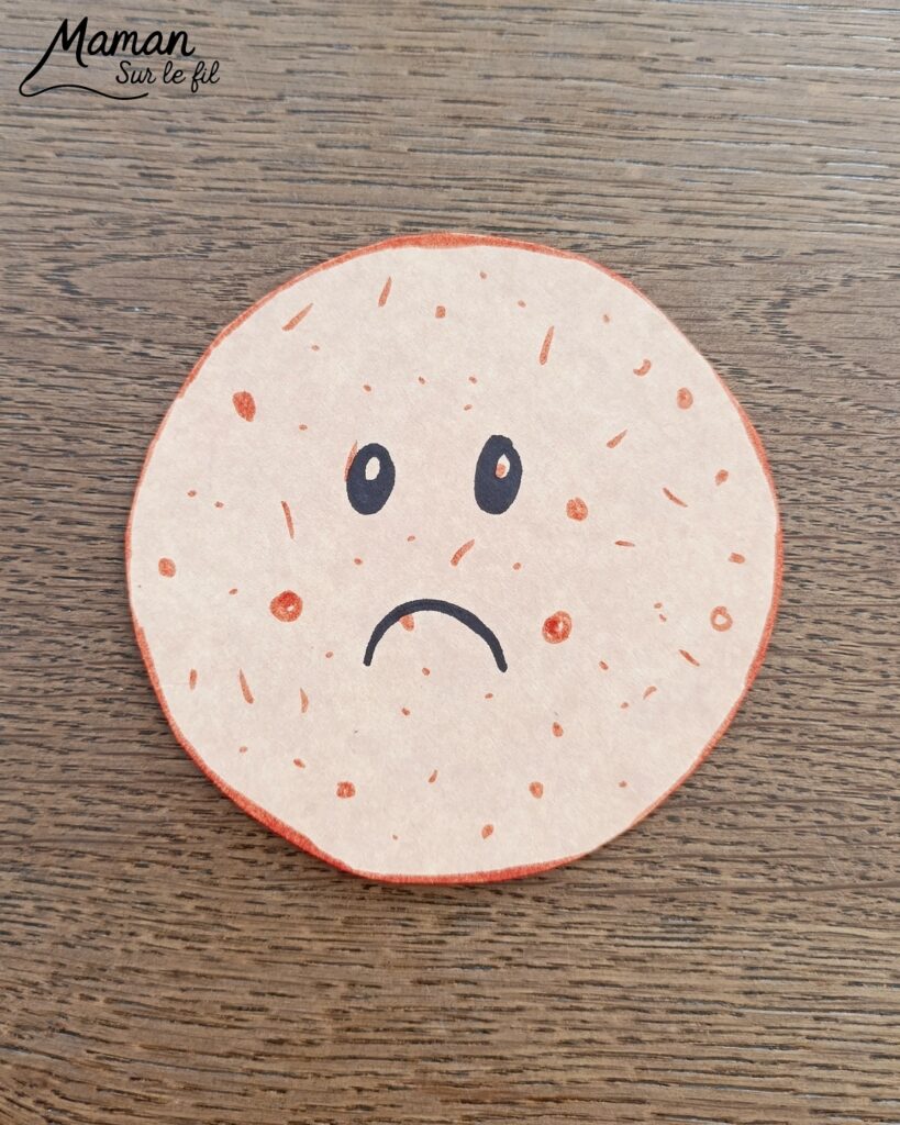 Retourne la crêpe : Jeu DIY pour la Chandeleur : activité créative, récup' et manuelle enfants - Crêpes et poêle fabriquées avec des assiettes en carton - Découpage, peinture- dessin - Bricolage pour la dinette et jeu pour travailler la motricité : cuis et retourne la crêpe avec la poêle - Jeu fait maison- Bricolage facile, mignon et rigolo - Thème Hiver, Chandeleur, goûters rigolos, gourmandises sucrées, anniversaires - Bricolage et décoration sympa et facile - Arts visuels maternelle et élémentaire - Cycles 1 et 2 - Créativité - tutoriel photos et vidéo - mslf