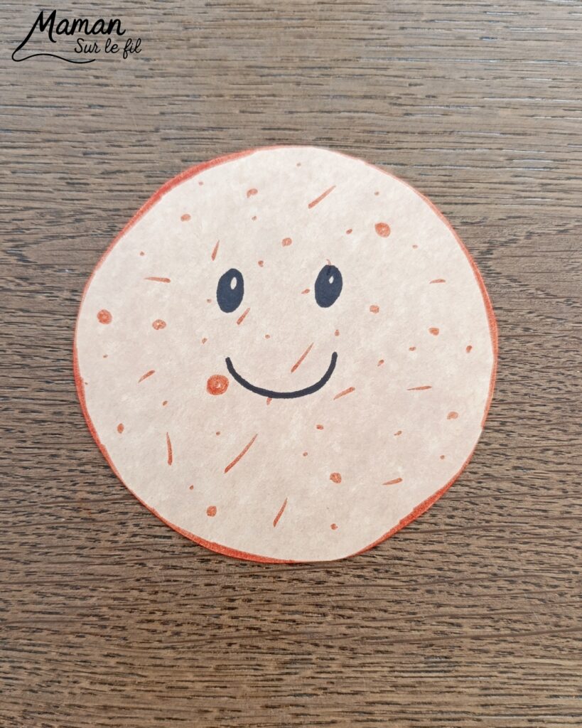 Retourne la crêpe : Jeu DIY pour la Chandeleur : activité créative, récup' et manuelle enfants - Crêpes et poêle fabriquées avec des assiettes en carton - Découpage, peinture- dessin - Bricolage pour la dinette et jeu pour travailler la motricité : cuis et retourne la crêpe avec la poêle - Jeu fait maison- Bricolage facile, mignon et rigolo - Thème Hiver, Chandeleur, goûters rigolos, gourmandises sucrées, anniversaires - Bricolage et décoration sympa et facile - Arts visuels maternelle et élémentaire - Cycles 1 et 2 - Créativité - tutoriel photos et vidéo - mslf