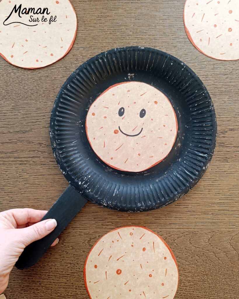 Retourne la crêpe : Jeu DIY pour la Chandeleur : activité créative, récup' et manuelle enfants - Crêpes et poêle fabriquées avec des assiettes en carton - Découpage, peinture- dessin - Bricolage pour la dinette et jeu pour travailler la motricité : cuis et retourne la crêpe avec la poêle - Jeu fait maison- Bricolage facile, mignon et rigolo - Thème Hiver, Chandeleur, goûters rigolos, gourmandises sucrées, anniversaires - Bricolage et décoration sympa et facile - Arts visuels maternelle et élémentaire - Cycles 1 et 2 - Créativité - tutoriel photos et vidéo - mslf