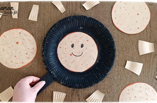 Retourne la crêpe : Jeu DIY pour la Chandeleur : activité créative, récup' et manuelle enfants - Crêpes et poêle fabriquées avec des assiettes en carton - Découpage, peinture- dessin - Bricolage pour la dinette et jeu pour travailler la motricité : cuis et retourne la crêpe avec la poêle - Jeu fait maison- Bricolage facile, mignon et rigolo - Thème Hiver, Chandeleur, goûters rigolos, gourmandises sucrées, anniversaires - Bricolage et décoration sympa et facile - Arts visuels maternelle et élémentaire - Cycles 1 et 2 - Créativité - tutoriel photos et vidéo - mslf