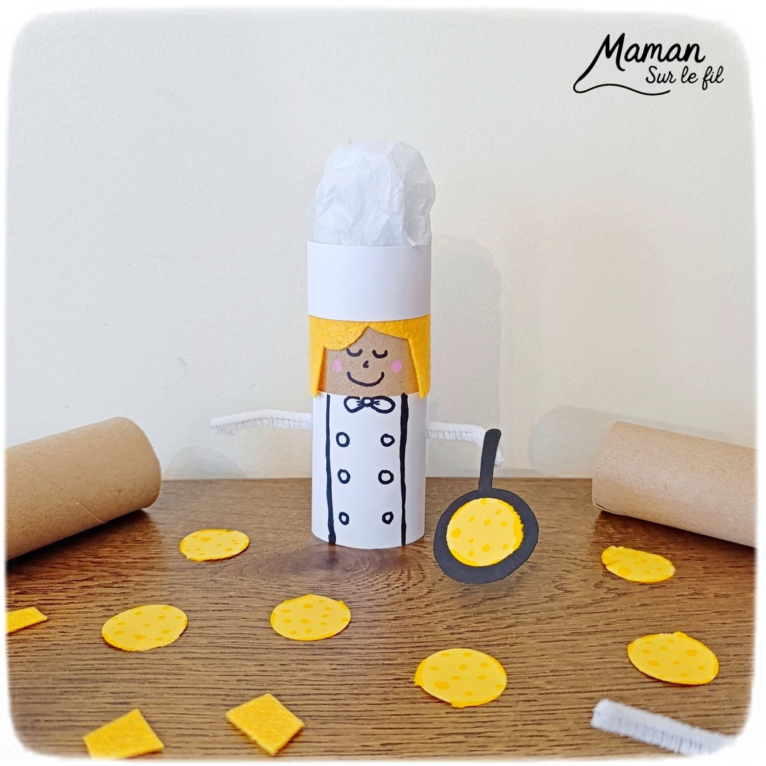 Fabriquer un cuisinier qui fait des crêpes pour la Chandeleur : activité créative, récup' et manuelle enfants - Recyclage, surcyclage de rouleau de papier toilette, PQ, en carton - Papier, feutrine pour les cheveux, papier de soie pour la toque - Dessin - Boulanger en action - Bricolage facile, mignon et rigolo - Thème Hiver, Chandeleur, goûters rigolos, gourmandises sucrées - Bricolage et décoration sympa et facile - Arts visuels maternelle et élémentaire - Cycles 1 et 2 - Créativité - tutoriel photos - mslf