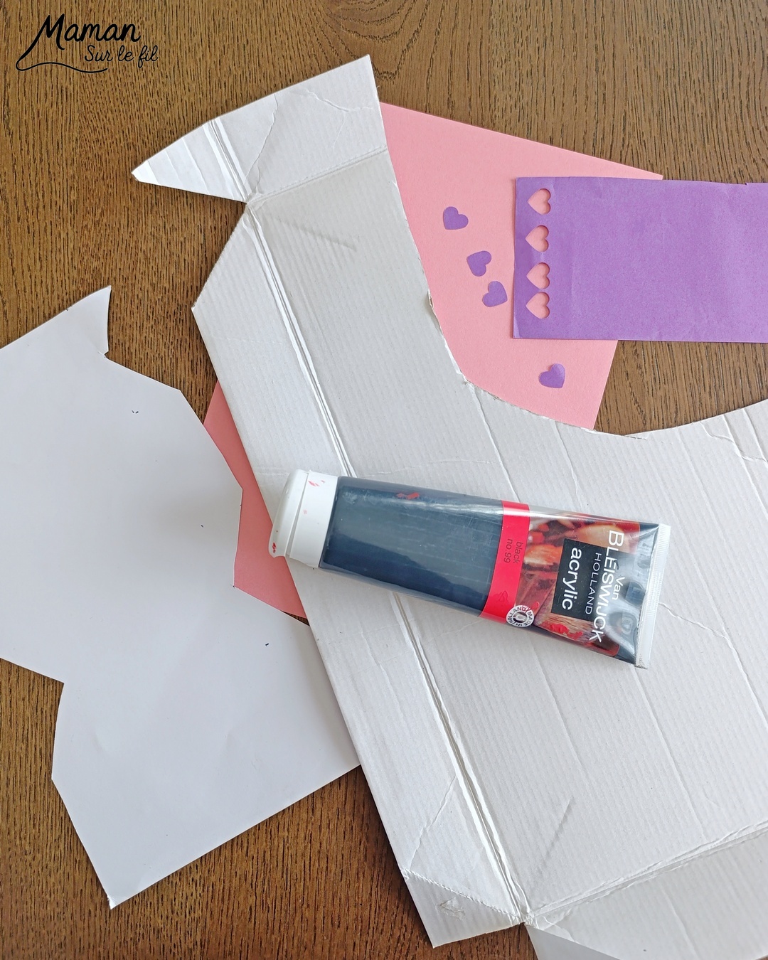 Créer un bouleau d'amour et présentation du nouveau magazine Revue Salamandre : activité créative, collage, peinture et manuelle et lecture enfants - Peindre le tronc du bouleau avec une bande de carton - Arbre d'amour avec coeurs perforés et collés - Perforatrice et collage - Bricolage simple avec papier plein d'amour - Magazine Revue Salamandre parfait pour les ados et adultes amoureux de la nature et des animaux - 13 ans et plus - Collège, Lycée - 3 version pour tout âge - Complet et qualitatif - Reportages, belles photos, BD, jeux, activités manuelles... - Bricolage et décoration DIY et facile - Bricolage Fait maison, décoration - Thème Saint Valentin, amour, amitié, forêt, arbres, nature - Bricolage sympa et facile - Arts visuels Maternelle et cycle 2 - Maternelle et élémentaire - Créativité et lecture jeunesse - Cycle 1 ou 2 - tutoriel photos - mslf