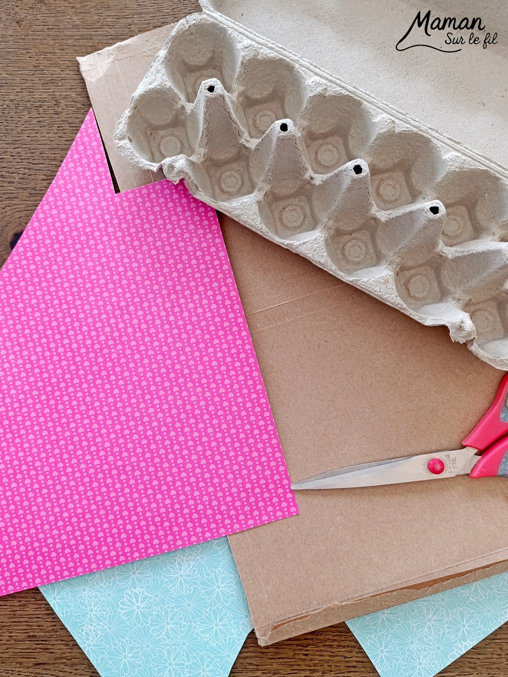 Fabriquer un tableau Couple de lièvres amoureux en récup' et présentation du nouveau magazine Petite Salamandre : activité créative, récup' et manuelle et lecture enfants - Recyclage, surcyclage d'une boite à oeufs et de carton - Découpage et collage de papier et de carton - Bricolage simple avec papier plein d'amour - Magazine Petite Salamandre parfaits pour les petits amoureux de la nature et des animaux 4 à 7 ans - Maternelle - 3 version pour tout âge - Complet et qualitatif - Reportages, belles photos, BD, jeux, activités manuelles... - Bricolage et décoration DIY et facile - Bricolage Fait maison, décoration - Thème Saint Valentin, amour, amitié, animaux de la forêt et campagne, nature - Bricolage sympa et facile - Arts visuels Maternelle et cycle 2 - Maternelle et élémentaire - Créativité et lecture jeunesse - Cycle 1 ou 2 - tutoriel photos - mslf