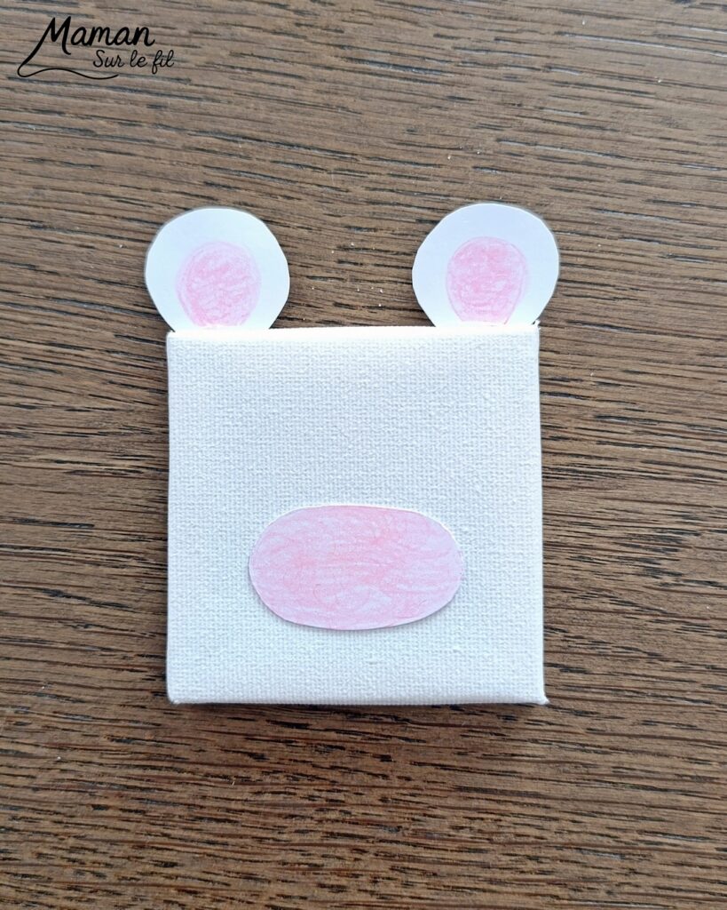 Créer un ours polaire à partir d'un mini tableau : activité créative, récup' et manuelle enfants - Mini toile et mini chevalet pour créer une tête d'ours blanc - Découpage, collage, coloriage, dessin - Cadeau à offrir Fait maison - Bricolage et décoration facile et rigolo - Thème animaux du froid, de la banquise, neige, pôles, hiver - Bricolage et décoration sympa et facile - Arts visuels maternelle et élémentaire - Cycles 1 et 2 - Créativité - tutoriel photos - mslf