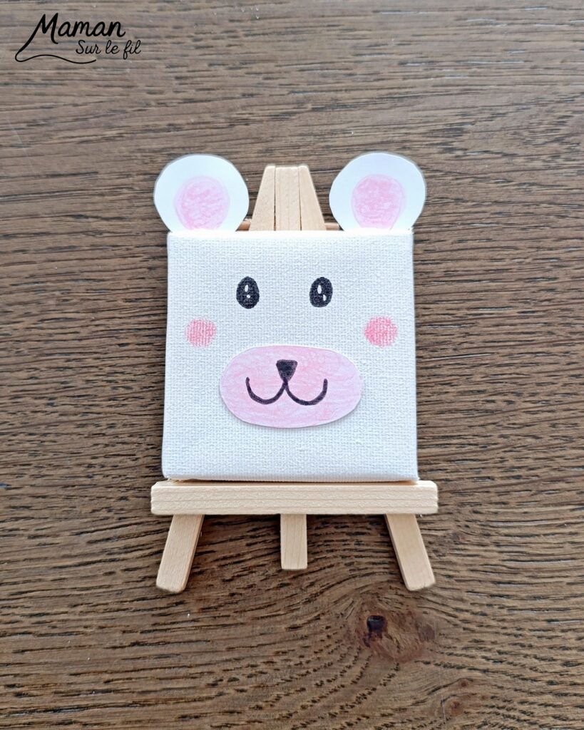 Créer un ours polaire à partir d'un mini tableau : activité créative, récup' et manuelle enfants - Mini toile et mini chevalet pour créer une tête d'ours blanc - Découpage, collage, coloriage, dessin - Cadeau à offrir Fait maison - Bricolage et décoration facile et rigolo - Thème animaux du froid, de la banquise, neige, pôles, hiver - Bricolage et décoration sympa et facile - Arts visuels maternelle et élémentaire - Cycles 1 et 2 - Créativité - tutoriel photos - mslf