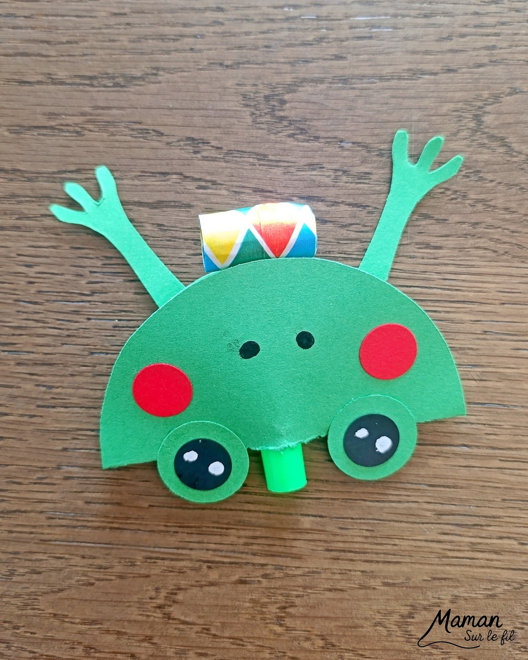 Fabriquer des grenouilles du carnaval qui tirent la langue et présentation du nouveau magazine Salamandre Junior : activité créative, collage et manuelle et lecture enfants - Fabriquer la grenouille avec des cercles de papier cartonné - Le système de langue est fait avec une langue de belle-mère ou mirliton - Magazine Salamandre Junior parfait pour 8 à 12 ans, amoureux de la nature et des animaux - Primaire et collège - 3 versions pour tout âge - Complet et qualitatif - Reportages, belles photos, BD, jeux, activités manuelles... - Bricolage et décoration DIY et facile - Bricolage Fait maison, décoration - Thème reptiles et batraciens, grenouilles et crapauds, carnaval, Mardi Gras - Bricolage sympa et facile - Arts visuels Maternelle et cycle 2 - Maternelle et élémentaire - Créativité et lecture jeunesse - Cycle 1 ou 2 - tutoriel photos et vidéo - mslf