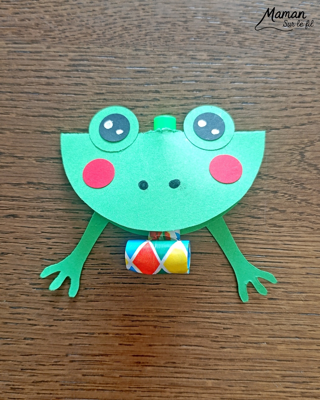 Fabriquer des grenouilles du carnaval qui tirent la langue et présentation du nouveau magazine Salamandre Junior : activité créative, collage et manuelle et lecture enfants - Fabriquer la grenouille avec des cercles de papier cartonné - Le système de langue est fait avec une langue de belle-mère ou mirliton - Magazine Salamandre Junior parfait pour 8 à 12 ans, amoureux de la nature et des animaux - Primaire et collège - 3 versions pour tout âge - Complet et qualitatif - Reportages, belles photos, BD, jeux, activités manuelles... - Bricolage et décoration DIY et facile - Bricolage Fait maison, décoration - Thème reptiles et batraciens, grenouilles et crapauds, carnaval, Mardi Gras - Bricolage sympa et facile - Arts visuels Maternelle et cycle 2 - Maternelle et élémentaire - Créativité et lecture jeunesse - Cycle 1 ou 2 - tutoriel photos et vidéo - mslf