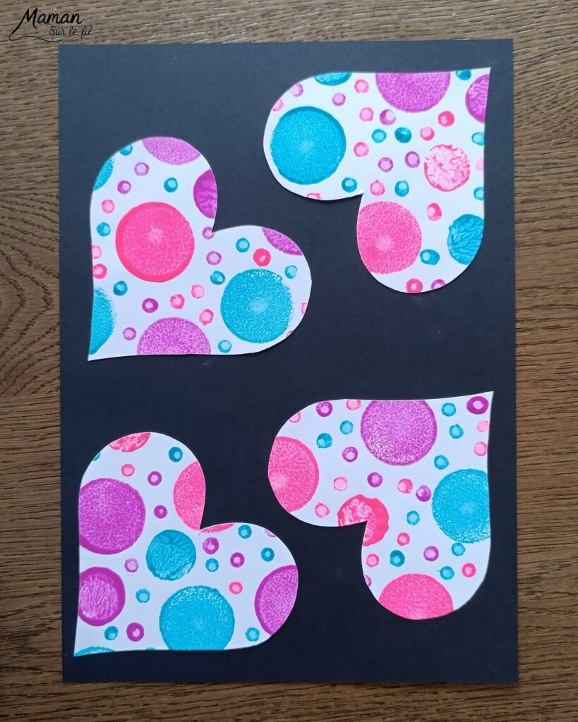 Peindre des cartes Coeurs Pop Art à l'essoreuse : activité créative, peinture et manuelle enfants - Différentes techniques de peinture ludique : à l'essoreuse à salade pour un fond coloré et moderne - Au tampon, au bouchon et au coton-tige pour les coeurs - Cadre noir pour faire ressortir le coeur - Découpage, collage - - Bricolage facile et rigolo - Thème Saint Valentin, amour, amitié, coeurs, fête des mères, pères, grands-mères, grands-pères, à offrir - Cadeau DIY - Bricolage et décoration sympa et facile - Arts visuels maternelle et élémentaire - Cycles 1 et 2 - Créativité - tutoriel photos - mslf