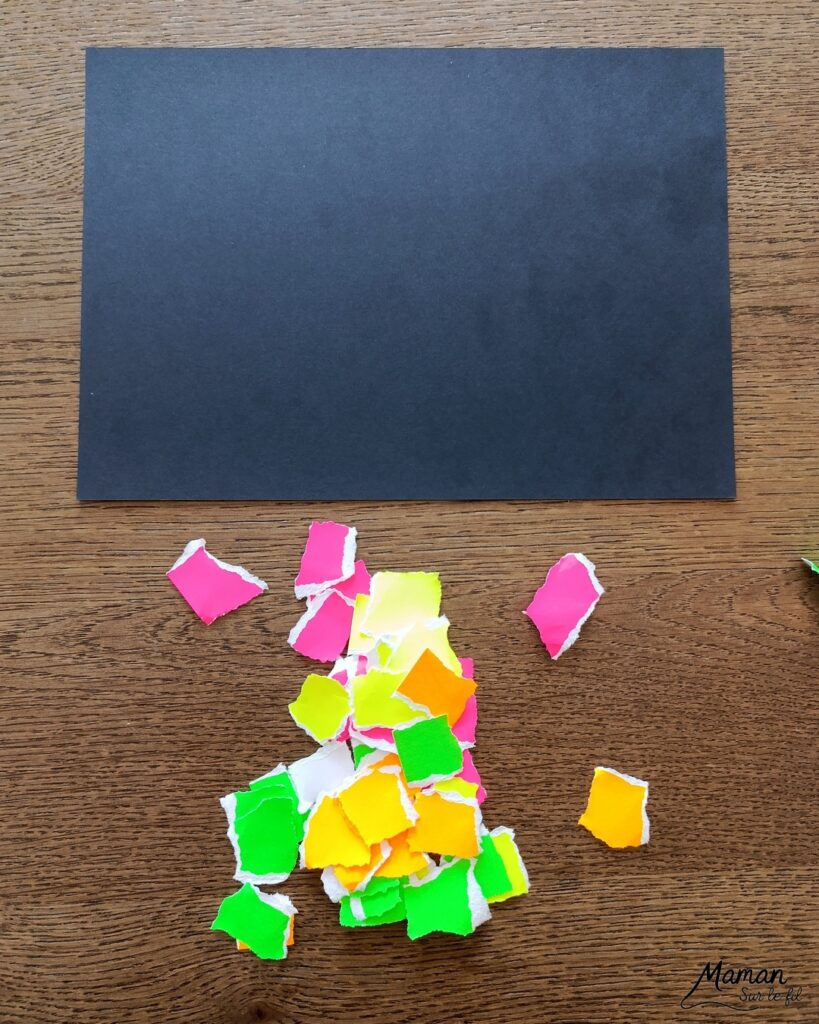 Créer un tableau du carnaval sur fond en mosaïque de papier fluo déchiré : activité créative, collage et manuelle enfants - Déchirage, découpage et collage de papiers fluos - Carrés collés de façon mosaïque ou Arlequin - Masque de carnaval noir pour le contraste - Mousse adhésive pour l'effet 3D en relief - Bricolage facile, coloré et rigolo - Thème Carnaval, Mardi-Gras et fêtes - Bricolage et décoration sympa et facile - Arts visuels maternelle et élémentaire - Cycles 1 et 2 - Créativité - tutoriel photos - mslf