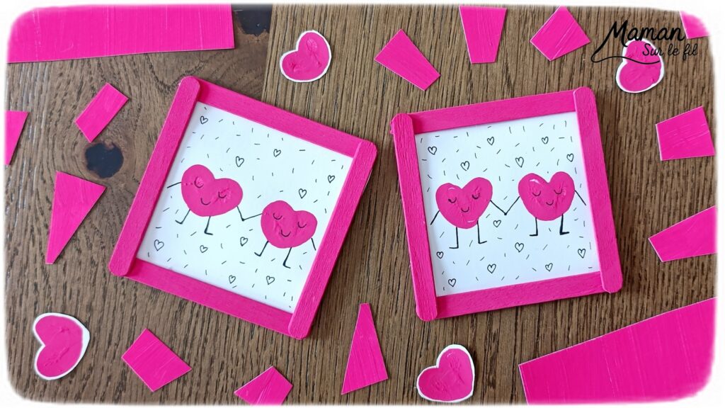 Créer des petits cadres en récup' avec un couple Coeur : activité créative, peinture, récup' et manuelle enfants - Recyclage, surcyclage de bâtonnets de glace en bois - Peinture au doigts pour le couple Coeurs et petits dessins au feutre fin noir - Tableau DIY Fait maison à offrir - Cadeau - Bricolage facile et rigolo - Thème Saint Valentin, amour, amitié, coeurs, fête des mères, pères, grands-mères, grands-pères, à offrir - Cadeau DIY - Bricolage et décoration sympa et facile - Arts visuels maternelle et élémentaire - Cycles 1 et 2 - Créativité - tutoriel photos - mslf