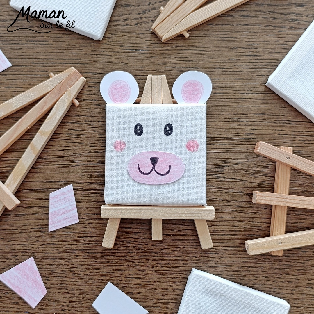 Créer un ours polaire à partir d'un mini tableau : activité créative, récup' et manuelle enfants - Mini toile et mini chevalet pour créer une tête d'ours blanc - Découpage, collage, coloriage, dessin - Cadeau à offrir Fait maison - Bricolage et décoration facile et rigolo - Thème animaux du froid, de la banquise, neige, pôles, hiver - Bricolage et décoration sympa et facile - Arts visuels maternelle et élémentaire - Cycles 1 et 2 - Créativité - tutoriel photos - mslf