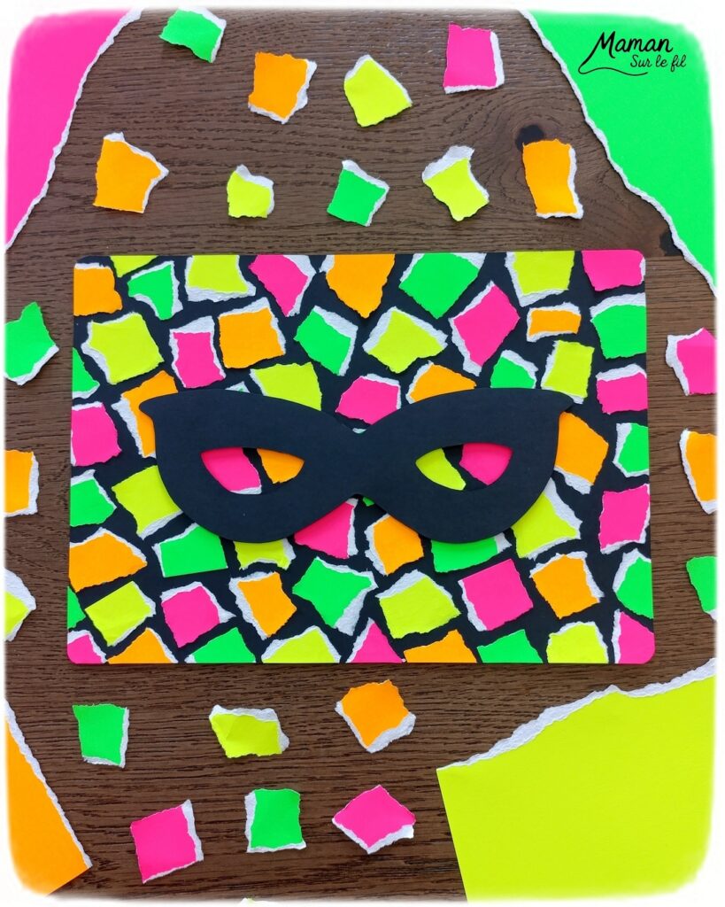 Créer un tableau du carnaval sur fond en mosaïque de papier fluo déchiré : activité créative, collage et manuelle enfants - Déchirage, découpage et collage de papiers fluos - Carrés collés de façon mosaïque ou Arlequin - Masque de carnaval noir pour le contraste - Mousse adhésive pour l'effet 3D en relief - Bricolage facile, coloré et rigolo - Thème Carnaval, Mardi-Gras et fêtes - Bricolage et décoration sympa et facile - Arts visuels maternelle et élémentaire - Cycles 1 et 2 - Créativité - tutoriel photos - mslf