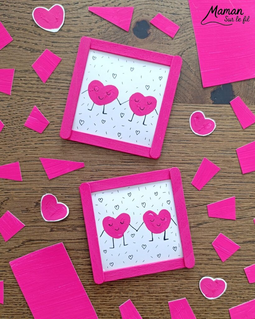 Créer des petits cadres en récup' avec un couple Coeur : activité créative, peinture, récup' et manuelle enfants - Recyclage, surcyclage de bâtonnets de glace en bois - Peinture au doigts pour le couple Coeurs et petits dessins au feutre fin noir - Tableau DIY Fait maison à offrir - Cadeau - Bricolage facile et rigolo - Thème Saint Valentin, amour, amitié, coeurs, fête des mères, pères, grands-mères, grands-pères, à offrir - Cadeau DIY - Bricolage et décoration sympa et facile - Arts visuels maternelle et élémentaire - Cycles 1 et 2 - Créativité - tutoriel photos - mslf