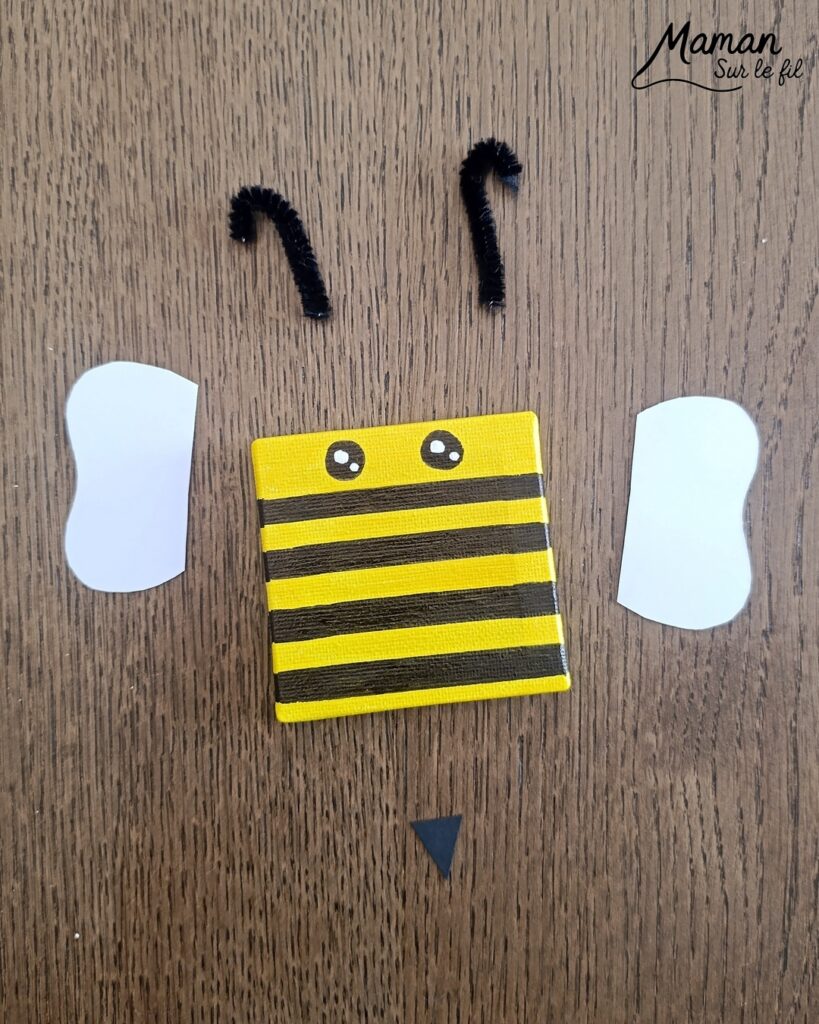 Créer une abeille et une coccinelle avec des mini tableaux : activité créative, peinture et manuelle enfants - Peinture des petites toiles, dessins des détails en noir (bandes et points) - Collage de papier pour ailes, dard et tête - Fils chenille pour les antennes - Bricolage sympa et facile - Thème insectes et autres petites bêtes, nature, printemps - Bricolage et décoration sympa et facile - Arts visuels maternelle et élémentaire - Cycles 1 et 2 - Créativité - tutoriel photos - mslf