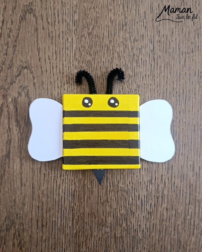 Créer une abeille et une coccinelle avec des mini tableaux : activité créative, peinture et manuelle enfants - Peinture des petites toiles, dessins des détails en noir (bandes et points) - Collage de papier pour ailes, dard et tête - Fils chenille pour les antennes - Bricolage sympa et facile - Thème insectes et autres petites bêtes, nature, printemps - Bricolage et décoration sympa et facile - Arts visuels maternelle et élémentaire - Cycles 1 et 2 - Créativité - tutoriel photos - mslf