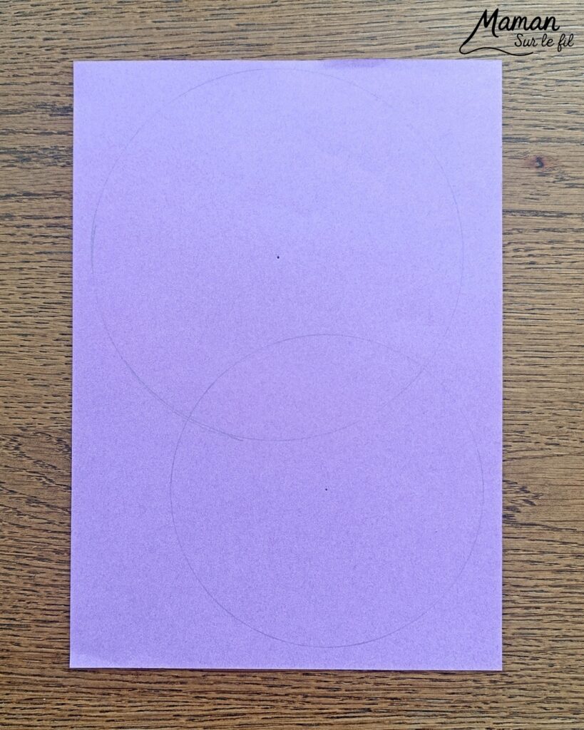 Créer un papillon dont les ailes changent de couleurs grâce à une roue qui tourne : activité créative, peinture et manuelle enfants - Techniques de peinture rigolotes : au bouchon de liège, aux tampons et aux cotons-tiges - Dessins noirs pour ajouter du contraste - Découpage des ailes et roue qui tourne au dos pour changer les couleurs et les graphismes - Bricolage sympa, rigolo et facile - Thème insectes et autres petites bêtes, nature, printemps - Bricolage et décoration sympa et facile - Arts visuels maternelle et élémentaire - Cycles 1 et 2 - Créativité - tutoriel photos et vidéo - mslf