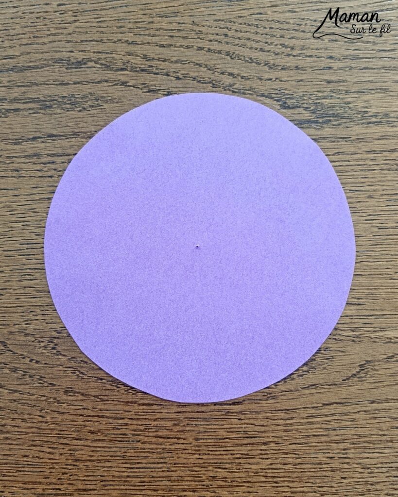 Créer un papillon dont les ailes changent de couleurs grâce à une roue qui tourne : activité créative, peinture et manuelle enfants - Techniques de peinture rigolotes : au bouchon de liège, aux tampons et aux cotons-tiges - Dessins noirs pour ajouter du contraste - Découpage des ailes et roue qui tourne au dos pour changer les couleurs et les graphismes - Bricolage sympa, rigolo et facile - Thème insectes et autres petites bêtes, nature, printemps - Bricolage et décoration sympa et facile - Arts visuels maternelle et élémentaire - Cycles 1 et 2 - Créativité - tutoriel photos et vidéo - mslf