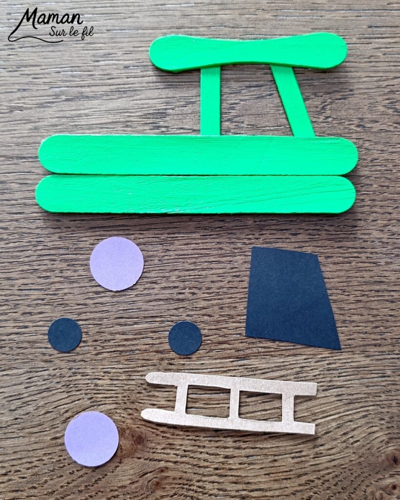 Fabriquer un camion printanier pour le transport des fleurs : activité créative, récup', nature, peinture et manuelle enfants - Recyclage, surcyclage de bâtonnets de glace en bois - Peindre en vert pour rappeler l'herbe du printemps - Carton pour la barrière - Papier pour les roues et la fenêtre - Fleurs séchées collées sur une pochette plastique - Utiliser les trésors du printemps - Land Art, atelier nature, école dehors - Décoration DIY Fait maison - Cadeau DIY, fait maison à offrir - Bricolage facile et rapide - Thème fleurs, nature, printemps, véhicules terrestres - Bricolage et décoration sympa et facile - Arts visuels maternelle et élémentaire - Cycles 1 et 2 - Créativité - tutoriel photos - mslf