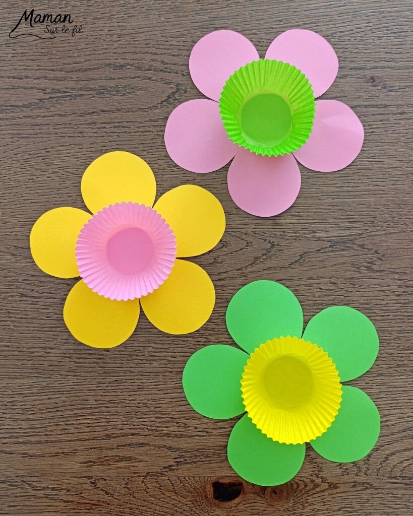 Fabriquer des fleurs printanières remplies d'oeufs de Pâques : activité créative et manuelle enfants - Activité de transition entre le printemps et Pâques - Fleurs aux couleurs de printemps avec papier et caissettes à cupcake - - Coeur comme un panier rempli de petits oeufs de Pâques en sucre ou en polystyrène - Décoration DIY Fait maison - Cadeau DIY, fait maison à offrir - Bricolage facile - Thème fleurs, nature, printemps, Pâques, gourmandises, chocolat, bonbons - Bricolage et décoration sympa et facile - Arts visuels maternelle et élémentaire - Cycles 1 et 2 - Créativité - tutoriel photos - mslf