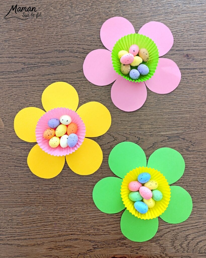 Fabriquer des fleurs printanières remplies d'oeufs de Pâques : activité créative et manuelle enfants - Activité de transition entre le printemps et Pâques - Fleurs aux couleurs de printemps avec papier et caissettes à cupcake - - Coeur comme un panier rempli de petits oeufs de Pâques en sucre ou en polystyrène - Décoration DIY Fait maison - Cadeau DIY, fait maison à offrir - Bricolage facile - Thème fleurs, nature, printemps, Pâques, gourmandises, chocolat, bonbons - Bricolage et décoration sympa et facile - Arts visuels maternelle et élémentaire - Cycles 1 et 2 - Créativité - tutoriel photos - mslf