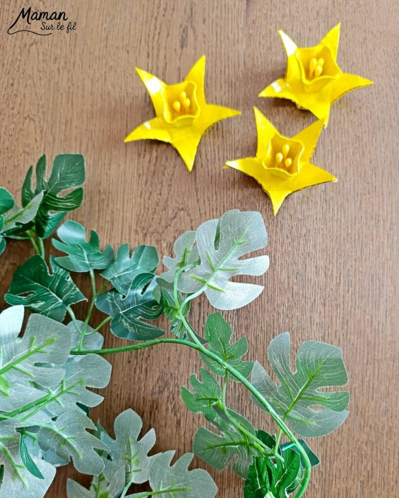 Fabriquer des jonquilles en récup' de carton et de boite à oeufs : activité créative, peinture et manuelle enfants - Recyclage, surcyclage de carton et de boites à oeufs - Découpage, peinture, collage - Cotons-tiges pour les pistils - Décoration DIY Fait maison - Cadeau DIY, fait maison à offrir - Bricolage facile - Thème fleurs, nature, printemps, fête des mères, grands-mères, saint-valentin, amour, amitié - Bricolage et décoration sympa et facile - Arts visuels maternelle et élémentaire - Cycles 1 et 2 - Créativité - tutoriel photos - mslf