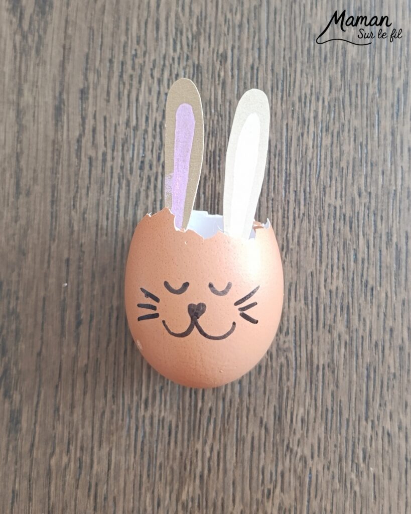 Fabriquer des lapins fleuris avec des coquilles d'oeufs : activité créative, récup', nature et manuelle enfants - Coquilles d'oeufs utilisées comme des vases - Oreilles de lapins de Pâques avec papier - Fleurs pour décorer la tête et les cheveux - Décoration éphémère DIY Fait maison - Cadeau DIY, fait maison à offrir - Bricolage facile - Land Art, Atelier nature, école dehors - Thème fleurs, nature, printemps, Pâques, oeufs, lapins, animaux de la forêt ou de la ferme - Bricolage et décoration sympa et facile - Arts visuels maternelle et élémentaire - Cycles 1 et 2 - Créativité - tutoriel photos - mslf