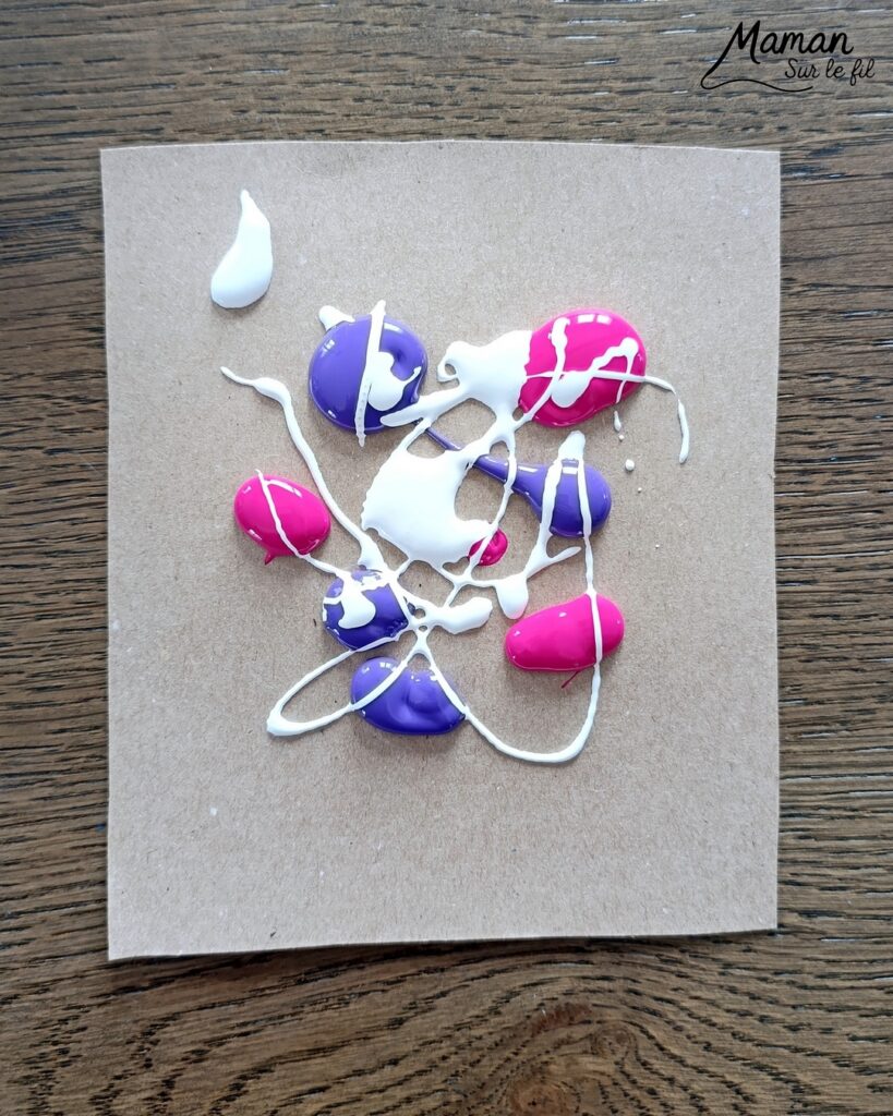 Arbre de printemps peint au papier aluminium : activité créative, peinture et manuelle enfants - Technique de peinture rigolote pour amener de la texture - Dessin au feutre noir pour tronc et branches - Papier aluminium froissé comme tampon - Couleurs printanières (rose, violet, blanc) - Bricolage sympa, rigolo et facile - Thème arbre, forêt, fleurs, nature, printemps - Bricolage et décoration sympa et facile - Arts visuels maternelle et élémentaire - Cycles 1 et 2 - Créativité - tutoriel photos et vidéo - mslf