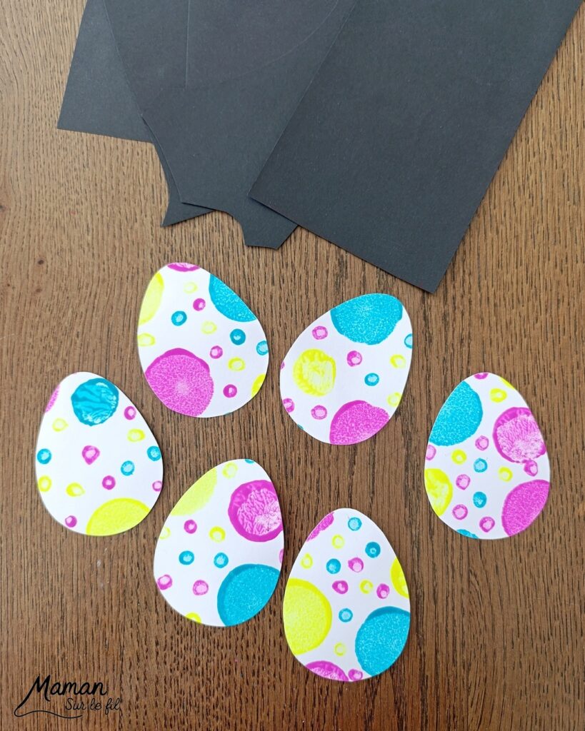 Peindre des oeufs de Pâques façon Pop Art à l'essoreuse à salade : activité créative, peinture et manuelle enfants - Techniques de peinture ludiques : essoreuse à salade pour le fond et tampons, cotons-tiges et bouchons pour l'oeuf - Marge noire pour le contraste - Découpage, collage - Couleurs vives pour contraste avec le noir - Décoration DIY Fait maison - Bricolage facile - Thème Pâques, gourmandises, chocolat, oeufs - Bricolage et décoration sympa et facile - Arts visuels maternelle et élémentaire - Cycles 1 et 2 - Créativité - tutoriel photos - mslf