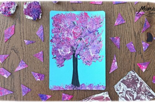 Arbre de printemps peint au papier aluminium : activité créative, peinture et manuelle enfants - Technique de peinture rigolote pour amener de la texture - Dessin au feutre noir pour tronc et branches - Papier aluminium froissé comme tampon - Couleurs printanières (rose, violet, blanc) - Bricolage sympa, rigolo et facile - Thème arbre, forêt, fleurs, nature, printemps - Bricolage et décoration sympa et facile - Arts visuels maternelle et élémentaire - Cycles 1 et 2 - Créativité - tutoriel photos et vidéo - mslf