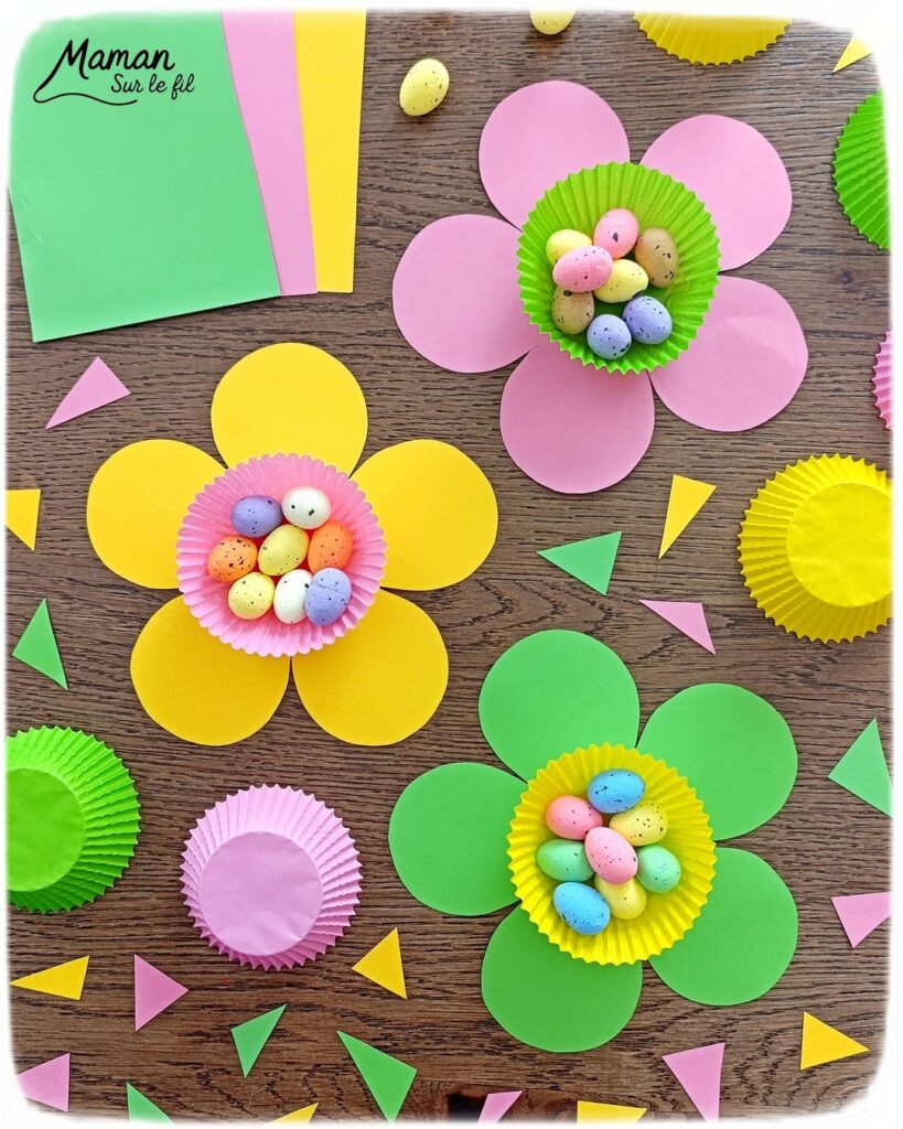 Fabriquer des fleurs printanières remplies d'oeufs de Pâques : activité créative et manuelle enfants - Activité de transition entre le printemps et Pâques - Fleurs aux couleurs de printemps avec papier et caissettes à cupcake - - Coeur comme un panier rempli de petits oeufs de Pâques en sucre ou en polystyrène - Décoration DIY Fait maison - Cadeau DIY, fait maison à offrir - Bricolage facile - Thème fleurs, nature, printemps, Pâques, gourmandises, chocolat, bonbons - Bricolage et décoration sympa et facile - Arts visuels maternelle et élémentaire - Cycles 1 et 2 - Créativité - tutoriel photos - mslf