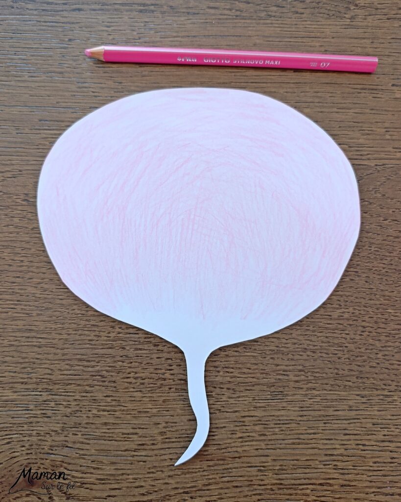 Créer un radis en mosaïque de papier déchiré : activité créative, coloriage et manuelle enfants - Déchirage, découpage et collage de papier - Coloriage au crayon de couleurs pour le fond du rais et pour les feuilles - Papier bleu et marron pour donner l'impression qu'il est planté dans la terre - Décoration DIY Fait maison - Bricolage facile et rapide - Thème fruits et légumes, potager, jardinage, nature, printemps - Bricolage et décoration sympa et facile - Arts visuels maternelle et élémentaire - Cycles 1 et 2 - Créativité - tutoriel photos - mslf