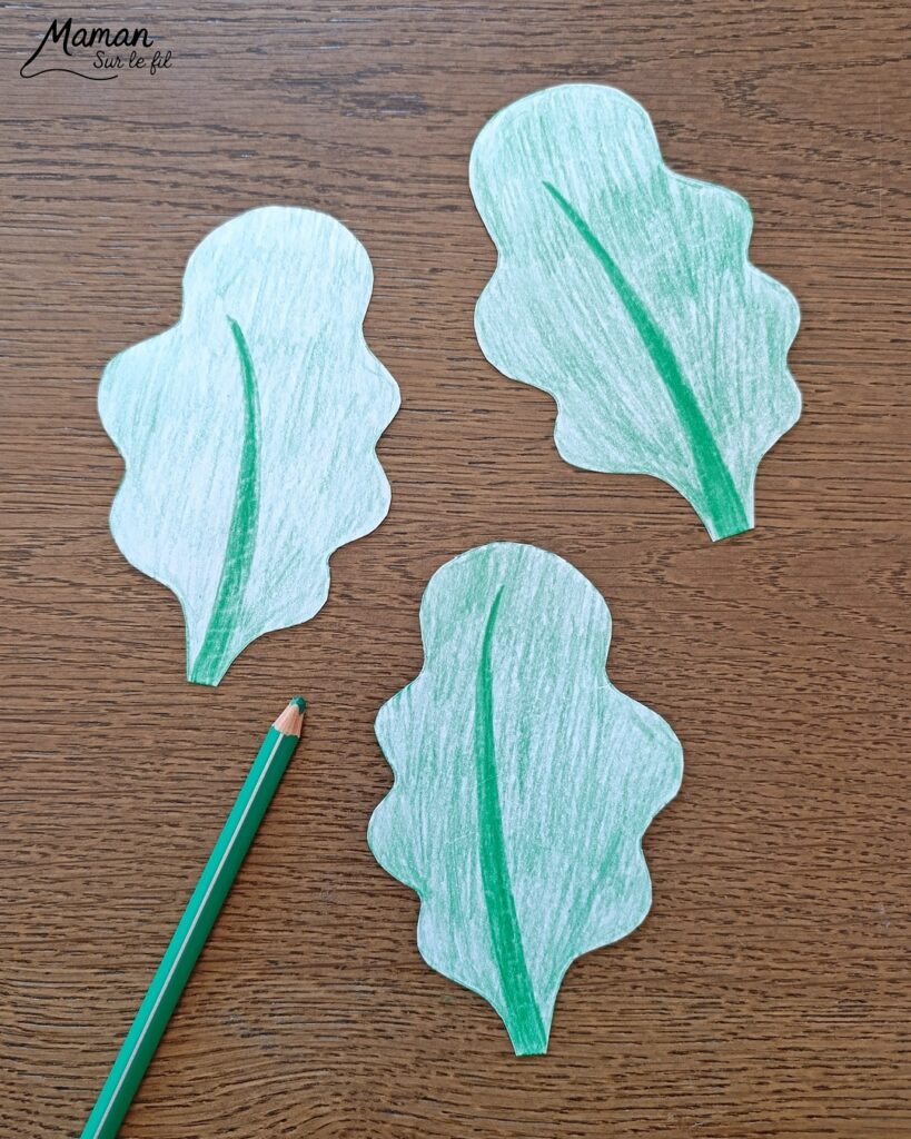 Créer un radis en mosaïque de papier déchiré : activité créative, coloriage et manuelle enfants - Déchirage, découpage et collage de papier - Coloriage au crayon de couleurs pour le fond du rais et pour les feuilles - Papier bleu et marron pour donner l'impression qu'il est planté dans la terre - Décoration DIY Fait maison - Bricolage facile et rapide - Thème fruits et légumes, potager, jardinage, nature, printemps - Bricolage et décoration sympa et facile - Arts visuels maternelle et élémentaire - Cycles 1 et 2 - Créativité - tutoriel photos - mslf