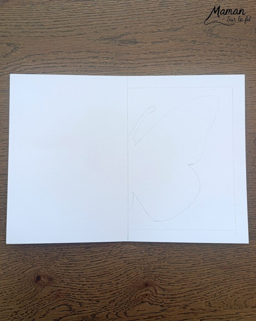 Créer un papillon graphique en miroir : activité créative, dessin et manuelle enfants - Travail autour de la symétrie - Découpage et collage de papier - Dessins et graphismes noirs pour le décor - Façon art thérapie, zen art - Relaxation, détente - Contraste entre couleurs et noir et blanc - Bricolage sympa et facile - Thème insectes et autres petites bêtes, nature, printemps - Bricolage et décoration sympa et facile - Arts visuels maternelle et élémentaire - Cycles 1 et 2, 3 et 4 - Adultes - Créativité - tutoriel photos - mslf